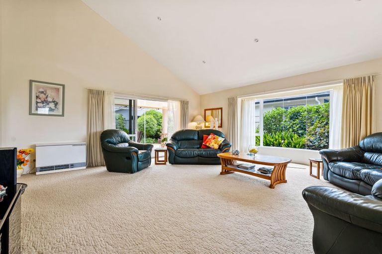 Photo of property in 15 Bermuda Place, One Tree Point, 0118