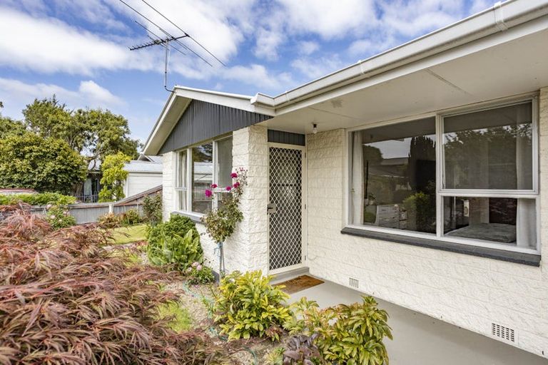 Photo of property in 11 Freebairn Street, Redwood, Christchurch, 8051