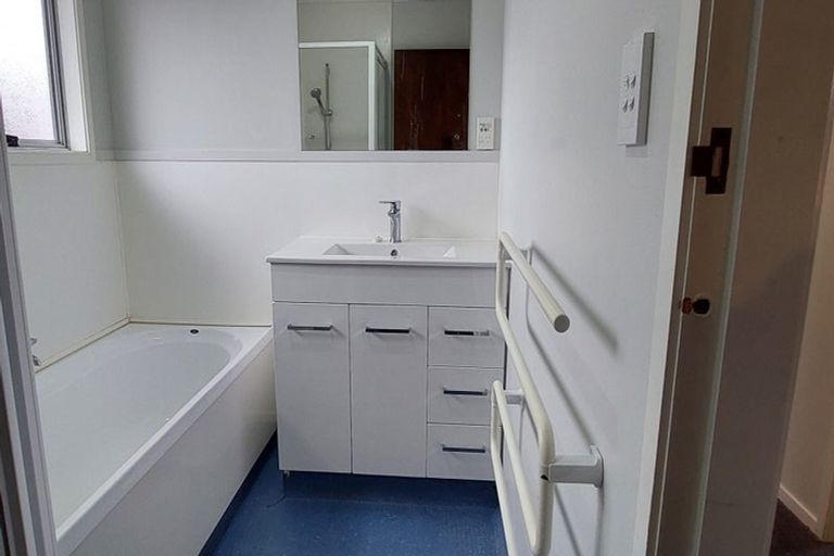 Photo of property in 98 Oakfield Crescent, Pukete, Hamilton, 3200
