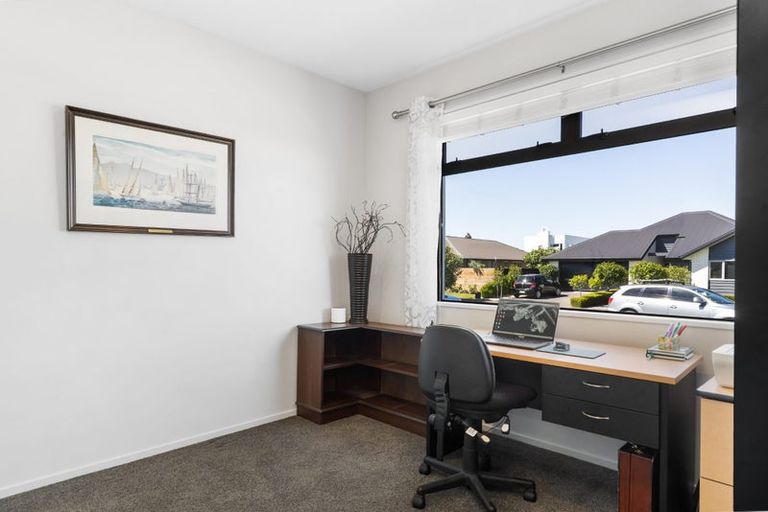 Photo of property in 1 Bargrove Close, Halswell, Christchurch, 8025