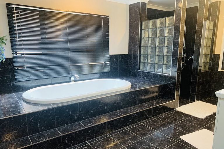 Photo of property in 38 Arahiwi Grove, Tirohanga, Lower Hutt, 5010