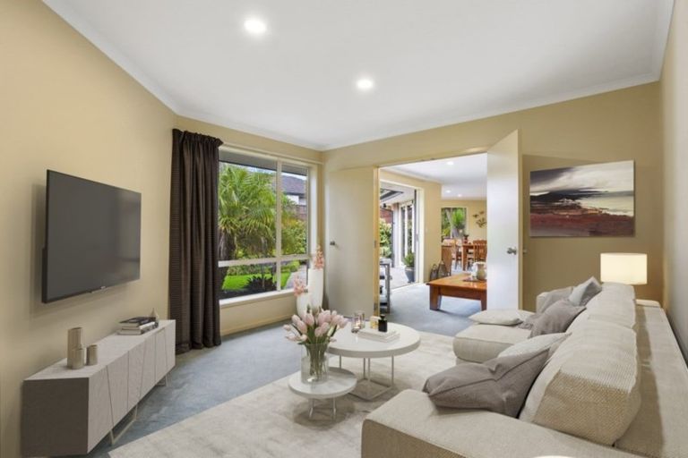Photo of property in 35 Admirals Court Drive, Greenhithe, Auckland, 0632