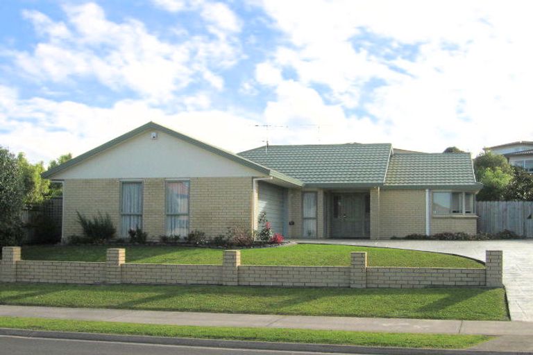 Photo of property in 130t Lakeside Drive, Orewa, 0931