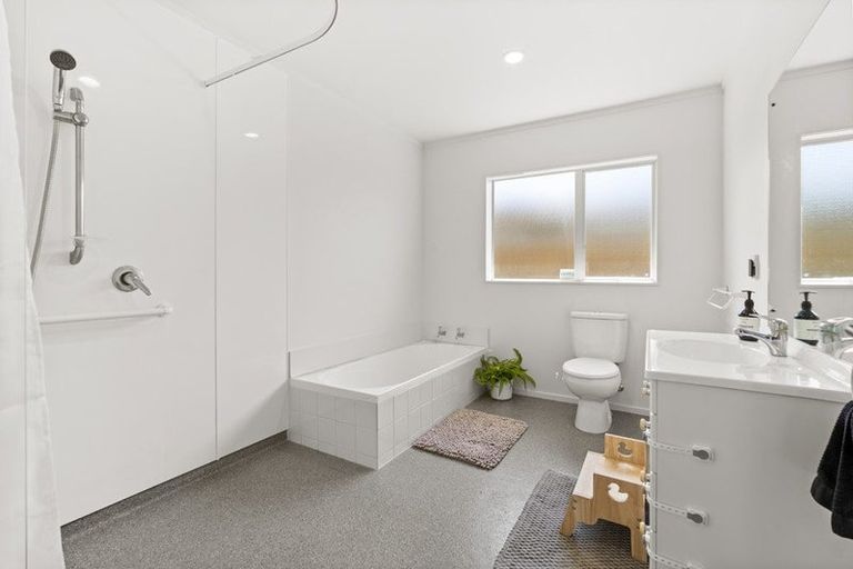 Photo of property in 12 Judd Place, Orewa, 0931