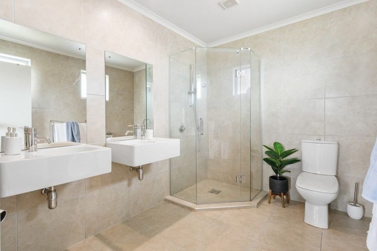 Photo of property in 13 Rangi Avenue, Schnapper Rock, Auckland, 0632