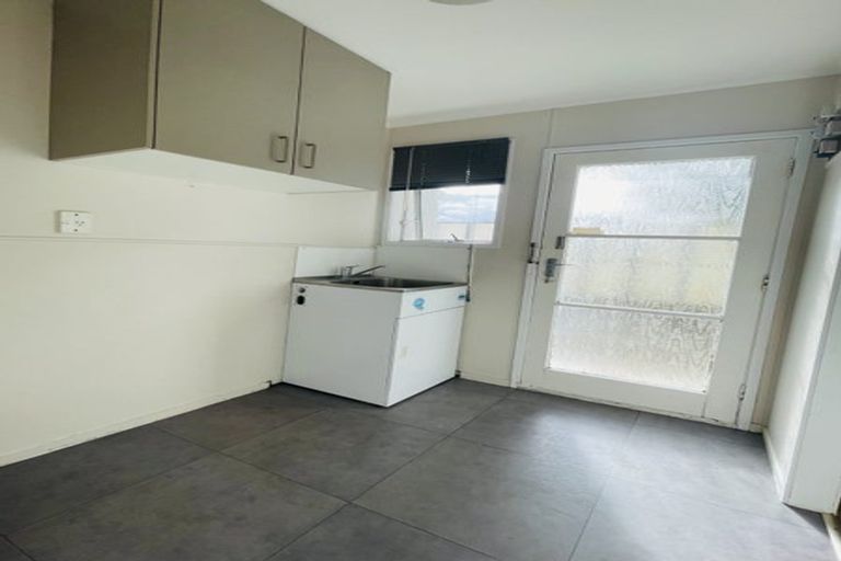 Photo of property in 20 Fiesta Drive, Half Moon Bay, Auckland, 2012