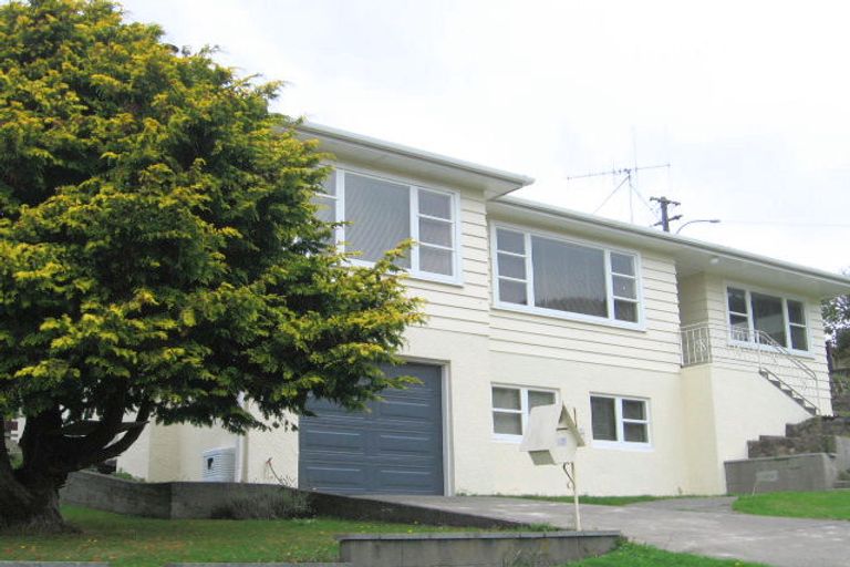Photo of property in 43 Lincoln Avenue, Tawa, Wellington, 5028