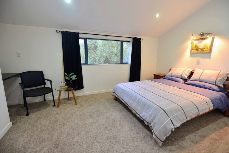Photo of property in 4 Roberts Road, Matakatia, Whangaparaoa, 0930