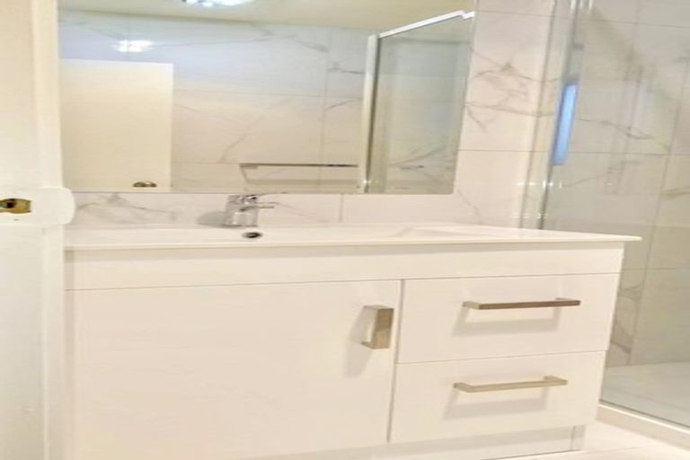 Photo of property in 2/47 Archibald Road, Kelston, Auckland, 0602