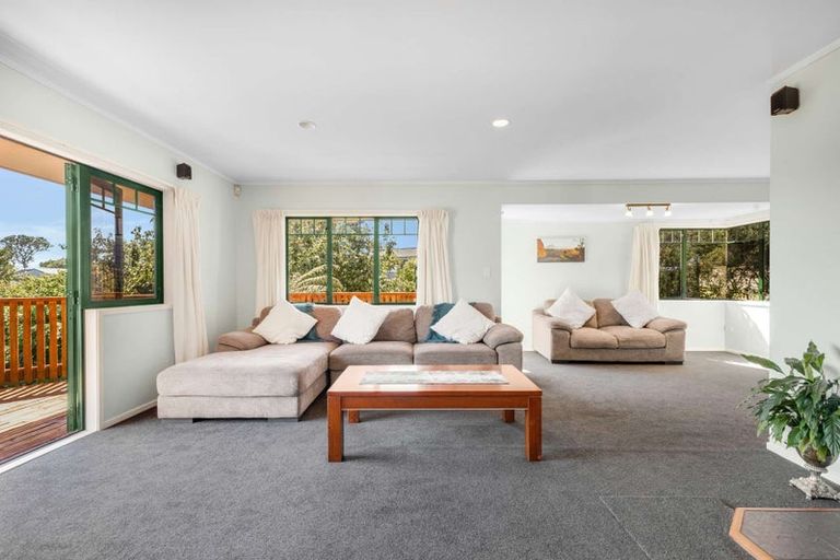 Photo of property in 6 Pararewa Drive, Whalers Gate, New Plymouth, 4310