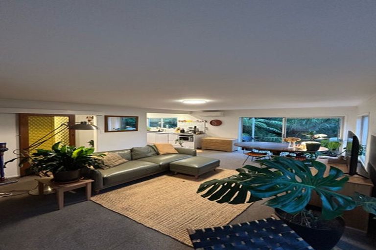 Photo of property in 37 West Lynn Road, Titirangi, Auckland, 0604