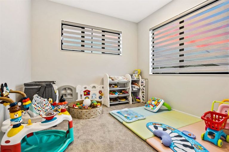 Photo of property in 37 Vinistra Road, Kumeu, 0810