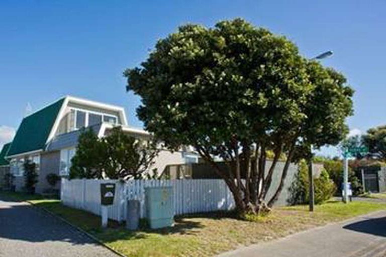 Photo of property in 9a Olive Terrace, Paraparaumu Beach, Paraparaumu, 5032