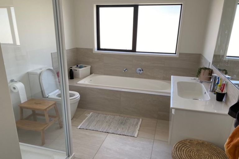 Photo of property in 3 Fred White Drive, Kumeu, 0810