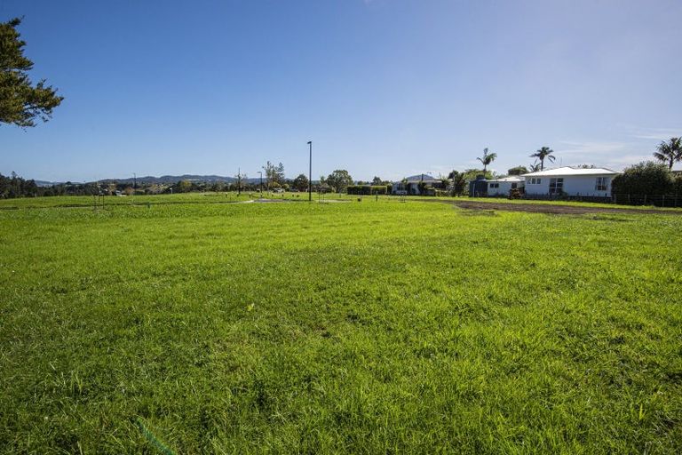 Photo of property in 4 Frangipani Close, Glenbervie, 0173