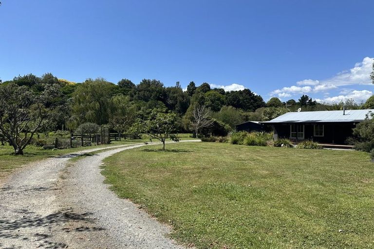 Photo of property in 98 Rahui Road, Otaki, 5512