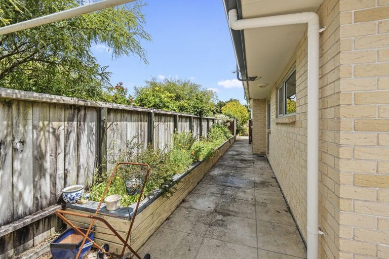 Photo of property in 3 Mahoe Street, Strandon, New Plymouth, 4312