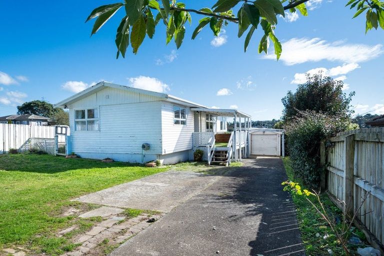 Photo of property in 33 Lincoln Park Avenue, Massey, Auckland, 0614