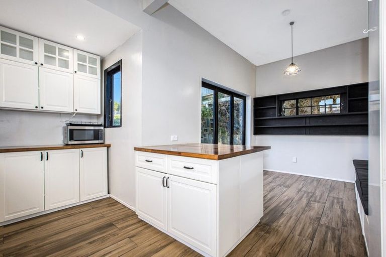 Photo of property in 15 Connaught Terrace, Brooklyn, Wellington, 6021