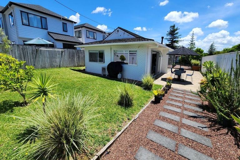 Photo of property in 55 Matipo Road, Te Atatu Peninsula, Auckland, 0610