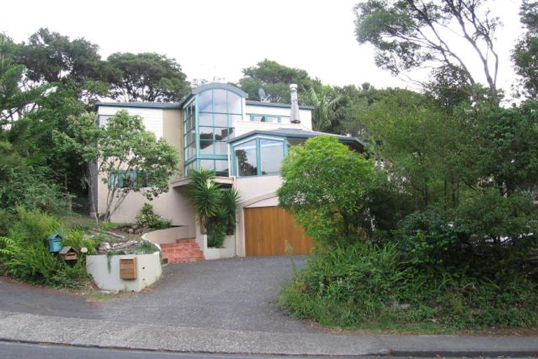 Photo of property in 104 Takahe Road, Titirangi, Auckland, 0604