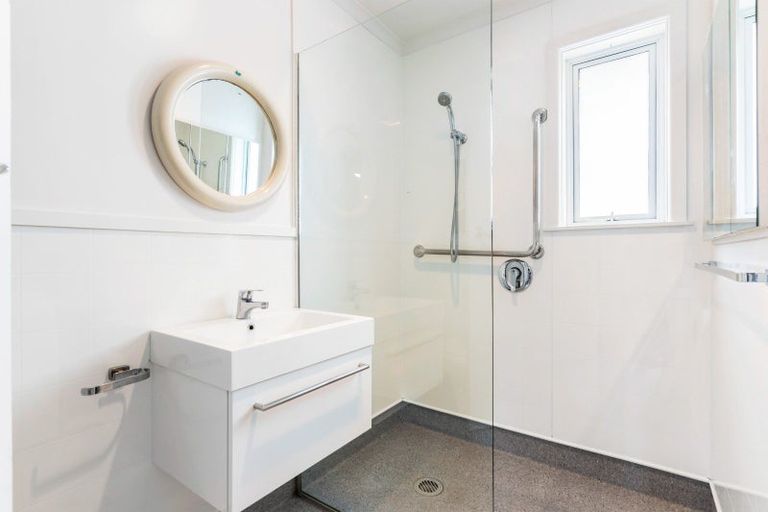 Photo of property in 7a Sequoia Place, Maoribank, Upper Hutt, 5018