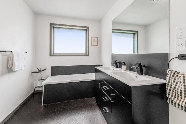 Photo of property in 46 Shillingford Boulevard, Rolleston, 7615