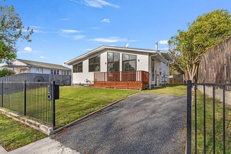 Photo of property in 4 Kebbell Avenue, Levin, 5510