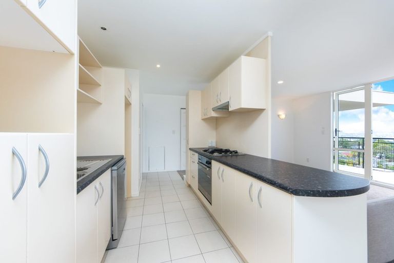 Photo of property in 9/166 Mokoia Road, Chatswood, Auckland, 0626