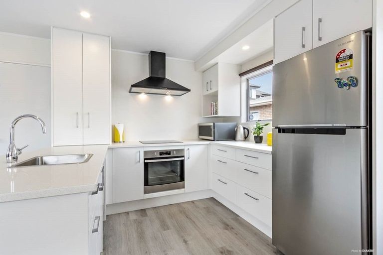 Photo of property in 1/12 Brookfield Road, Te Atatu Peninsula, Auckland, 0610