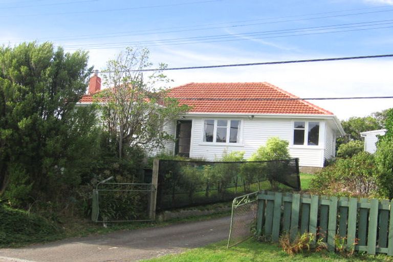 Photo of property in 37 Clifford Road, Johnsonville, Wellington, 6037