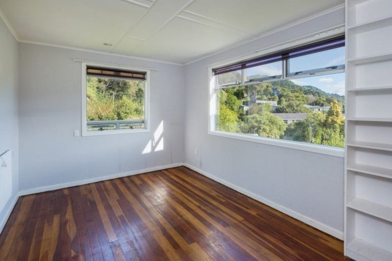 Photo of property in 35 Milton Terrace, Picton, 7220