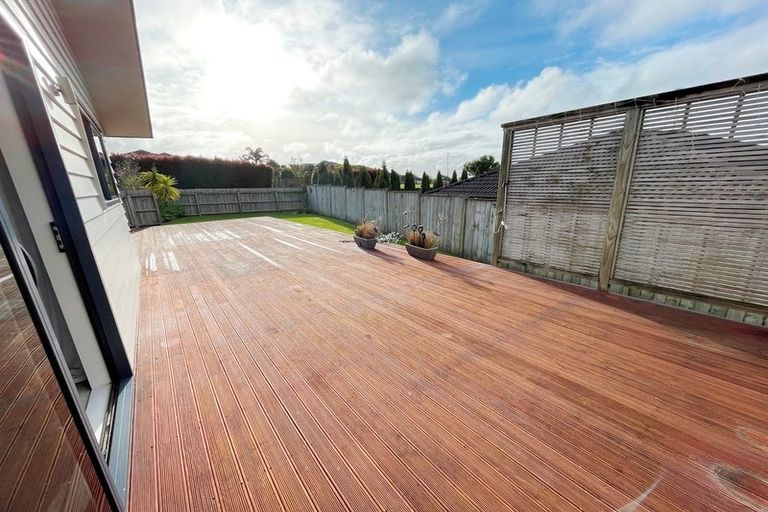 Photo of property in 6 Mcwhirters Farm Lane, Massey, Auckland, 0614