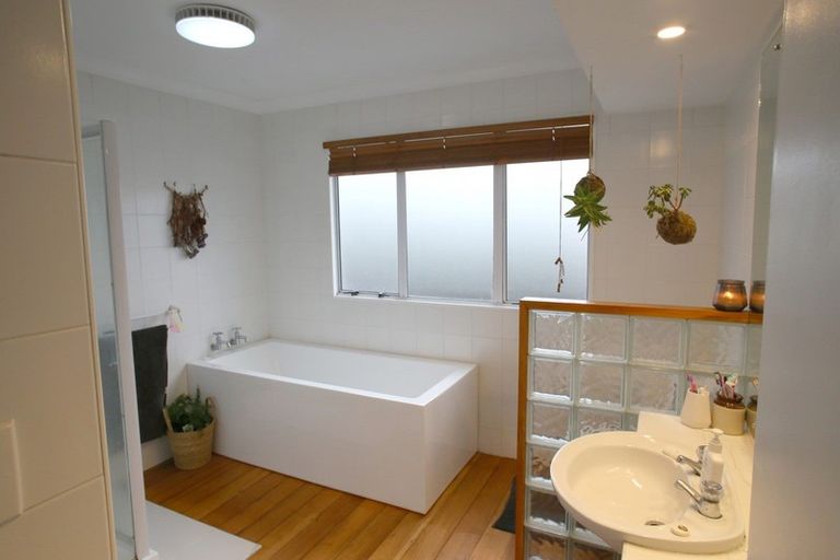 Photo of property in 10 Cowling Road, Hurdon, New Plymouth, 4310