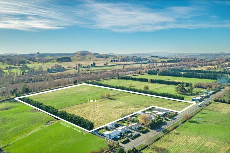 Photo of property in 2460 State Highway 2, Waipukurau, 4281