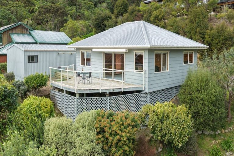 Photo of property in 22 Amelia Crescent, Waikawa, Picton, 7220
