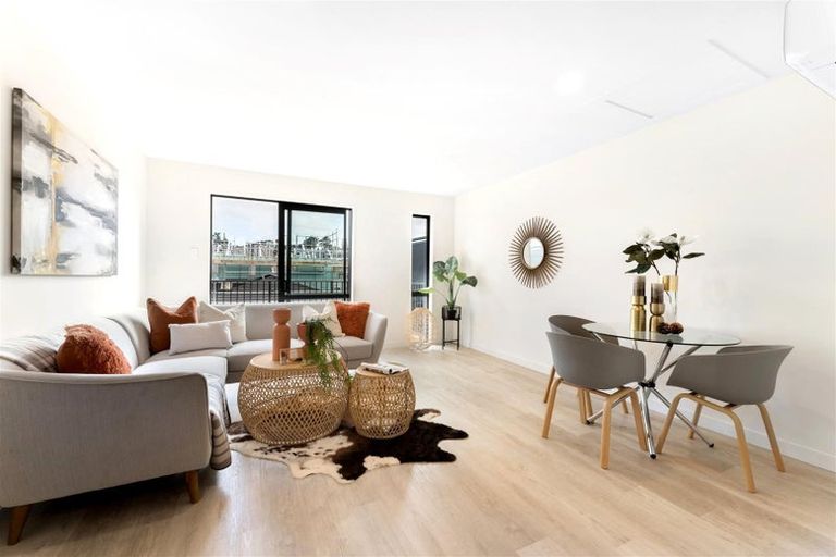 Photo of property in 8 Parenga Lane, Kumeu, 0810