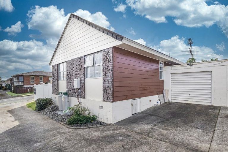 Photo of property in 1/3 Benygloe Place, Highland Park, Auckland, 2010