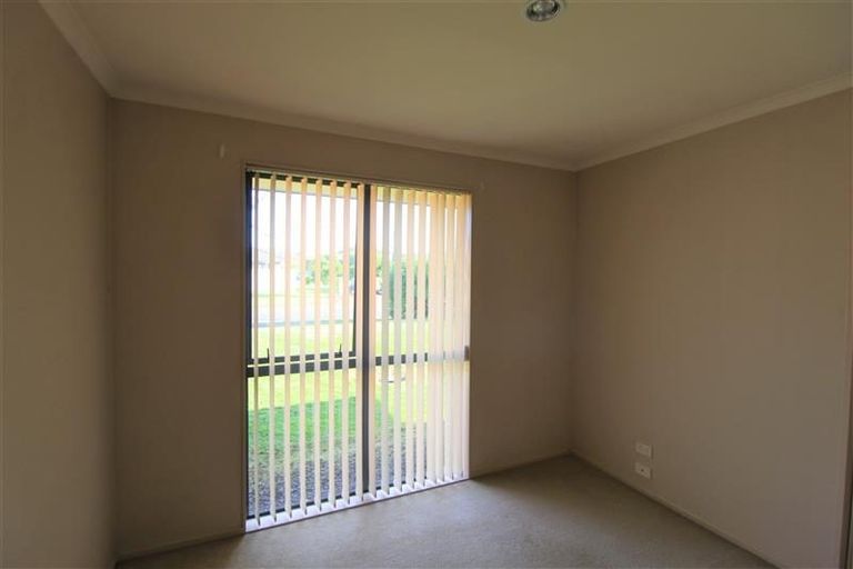 Photo of property in 37 Belcoo Crescent, East Tamaki, Auckland, 2013