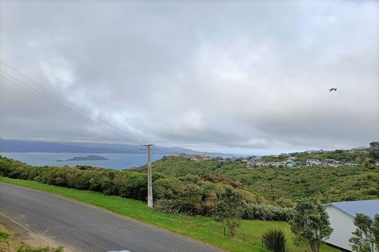 Photo of property in 21 Ladbrooke Drive, Newlands, Wellington, 6037