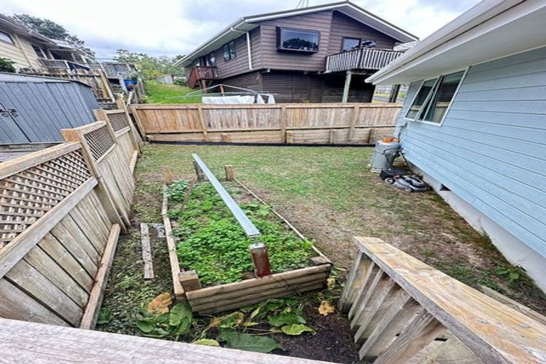 Photo of property in 2/130 Spinella Drive, Bayview, Auckland, 0629