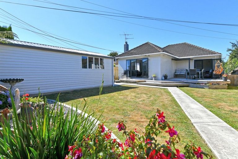 Photo of property in 10 Oak Street, Ebdentown, Upper Hutt, 5018