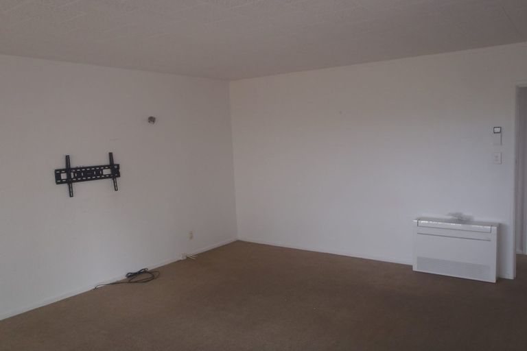 Photo of property in 2/203 Waimumu Road, Massey, Auckland, 0614