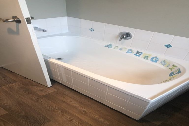 Photo of property in 8 Fergy Crescent, Wattle Downs, Auckland, 2103