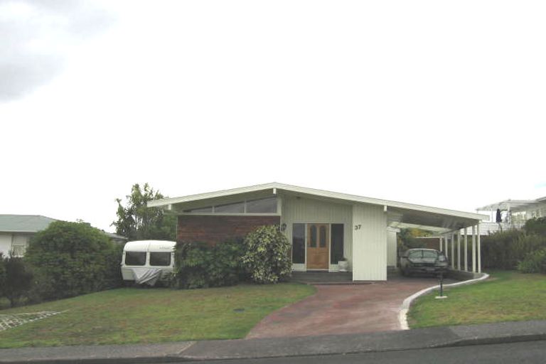 Photo of property in 37 Blakeborough Drive, Forrest Hill, Auckland, 0620