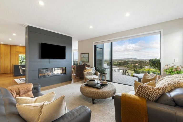 Photo of property in 25a Pohutukawa Avenue, Shelly Park, Auckland, 2014