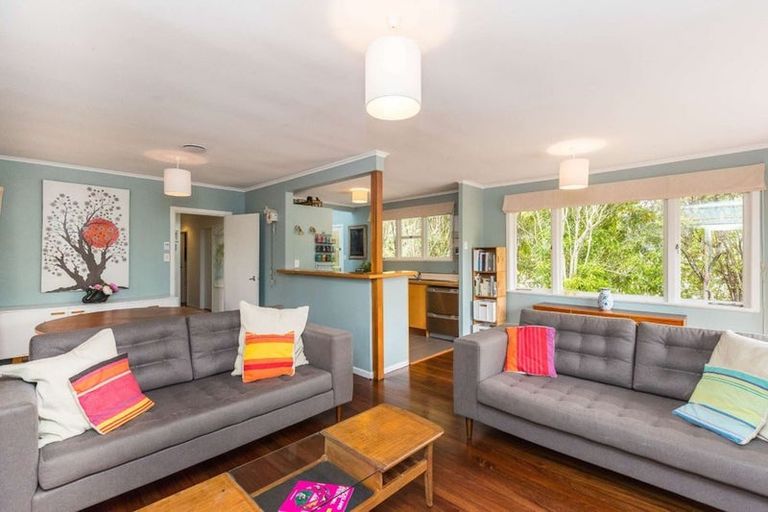 Photo of property in 2/16 Cresta Avenue, Beach Haven, Auckland, 0626