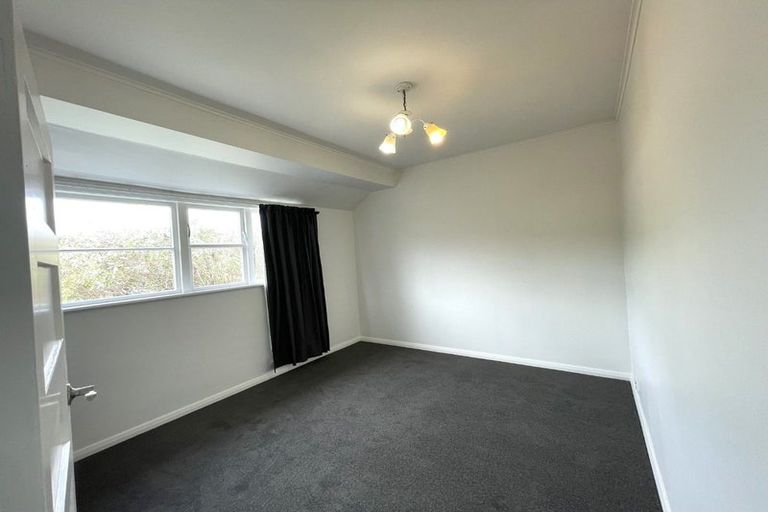Photo of property in 17a Savage Crescent, Upper Hutt Central, Upper Hutt, 5018