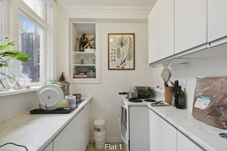 Photo of property in Coburn House, 246 Oriental Parade, Oriental Bay, Wellington, 6011