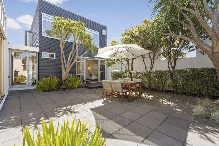 Photo of property in 10 Boardwalk Lane, Seatoun, Wellington, 6022